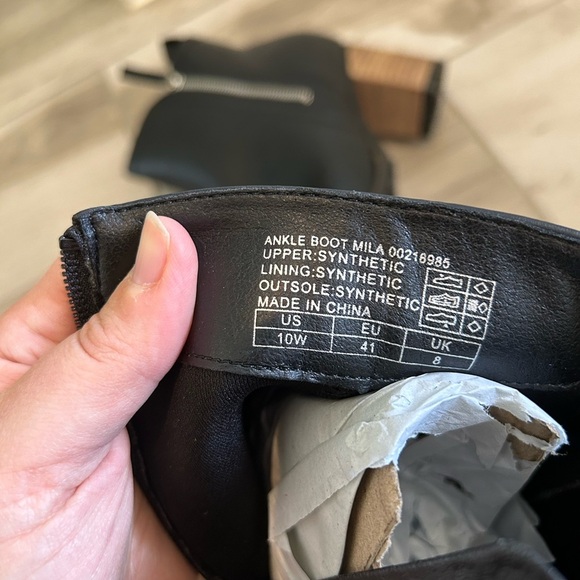 Avenue Mila Ankle Boot - Picture 2 of 9